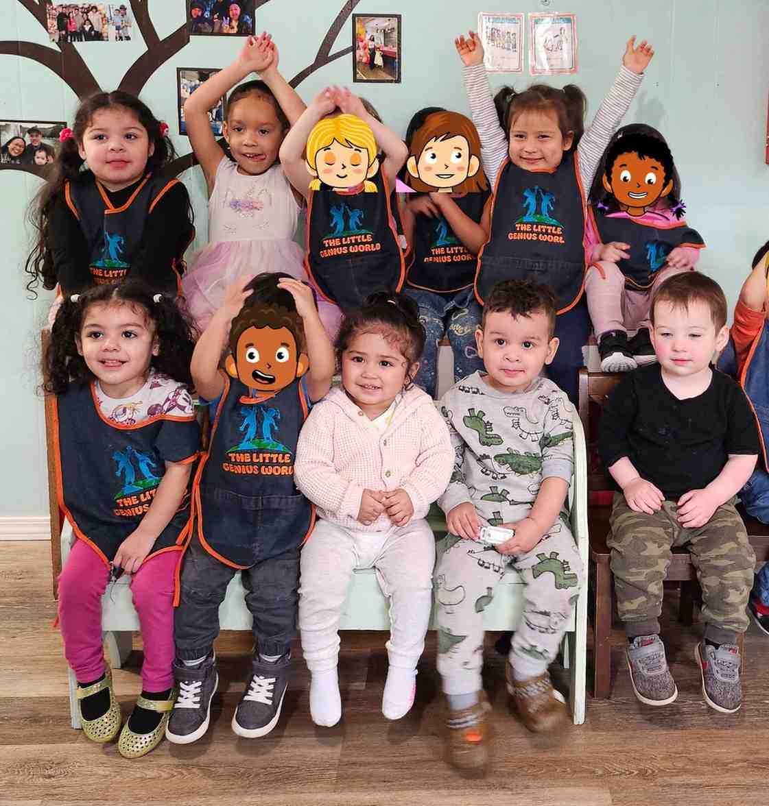 Group of smiling preschoolers posing for class photo at Tukwila daycare | kindergarten program